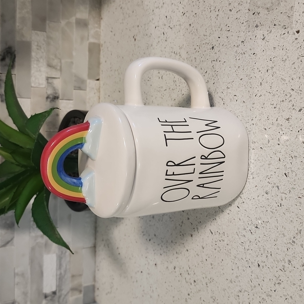 Rae Dunn Coffee mug with lid